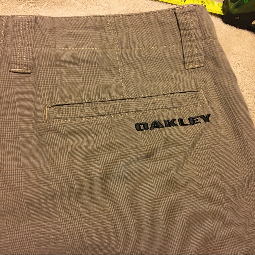 Oakley Lightweight Travel/Golf Shorts, 34” - Picture 7 of 8